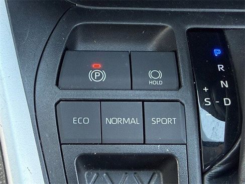 Used 2020 Toyota RAV4 LE image 21