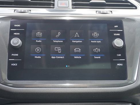 Used 2022 Volkswagen Tiguan SE FWD image 16