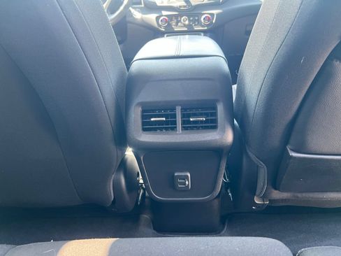 Used 2024 GMC Terrain SLE w/ Driver Convenience Package FWD image 19