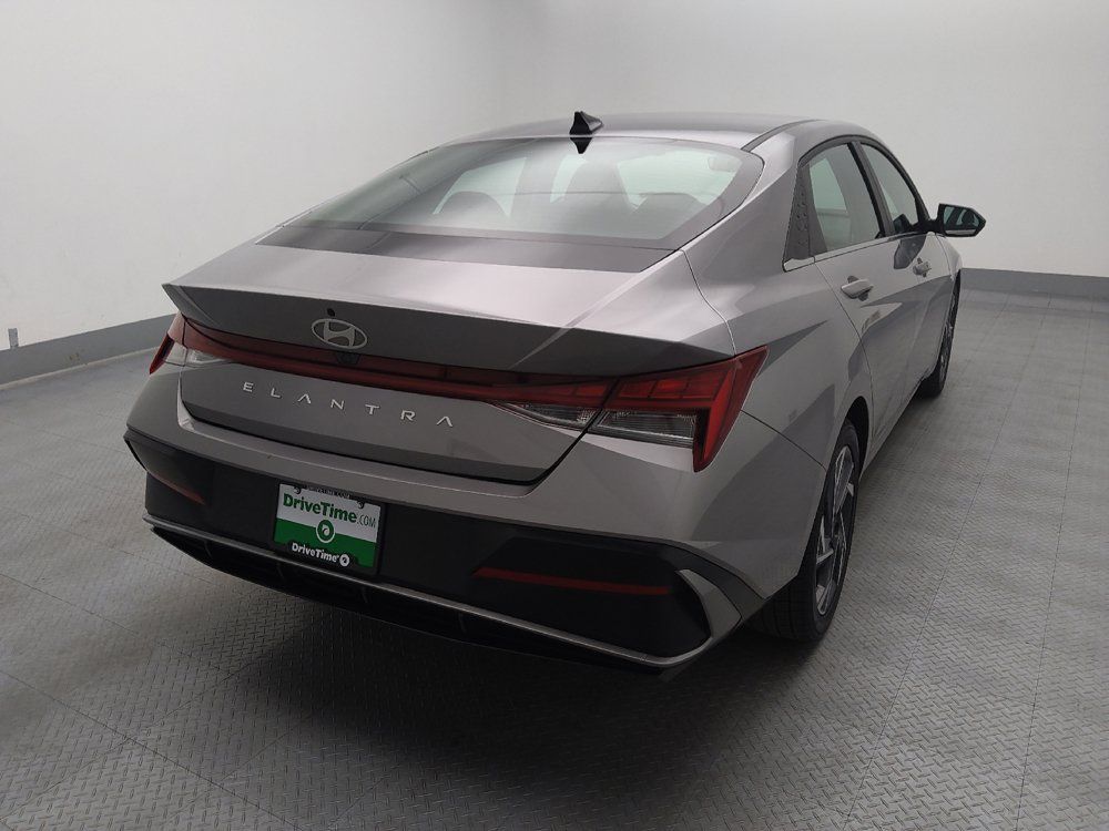 Used 2025 Hyundai Elantra SEL FWD image 7
