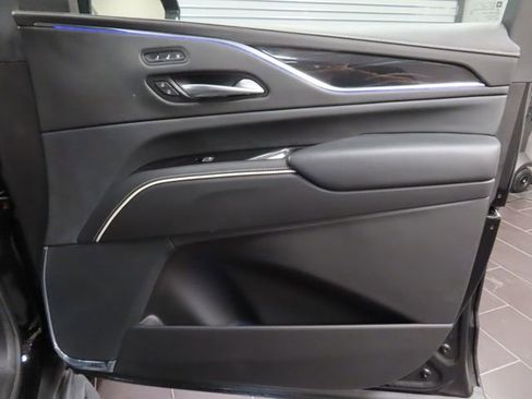 Used 2024 Cadillac Escalade Sport image 12