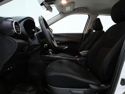 Used 2023 Nissan Kicks SV image 12