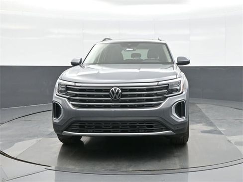 New 2026 Volkswagen Atlas SE image 2
