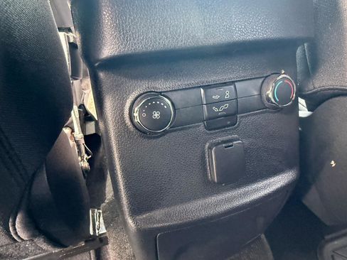 Used 2018 Ford Explorer XLT w/ Equipment Group 201A image 9