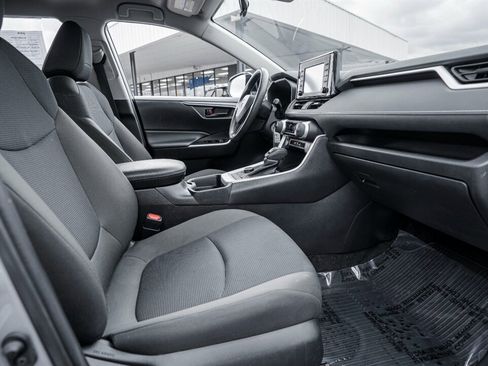 Used 2021 Toyota RAV4 LE image 13