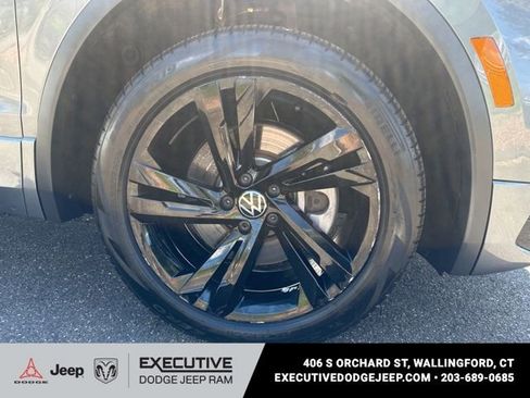 Used 2023 Volkswagen Tiguan SE R-Line AWD/4WD image 17