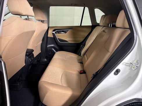 Used 2021 Toyota RAV4 XLE image 38