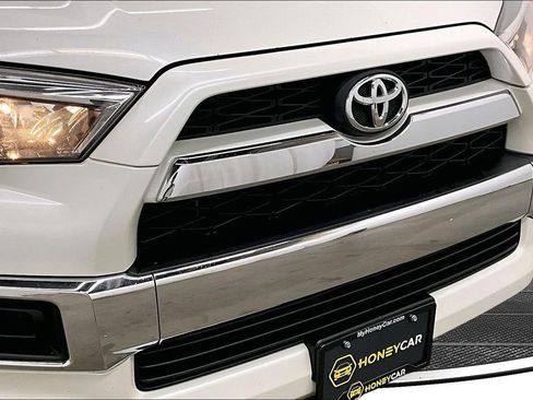 Used 2017 Toyota 4Runner Limited AWD/4WD image 32