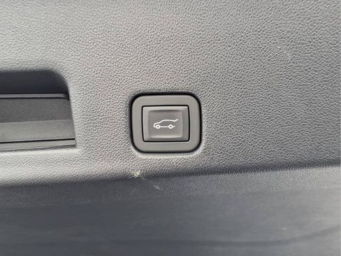 Used 2025 Chevrolet Traverse High Country FWD image 24