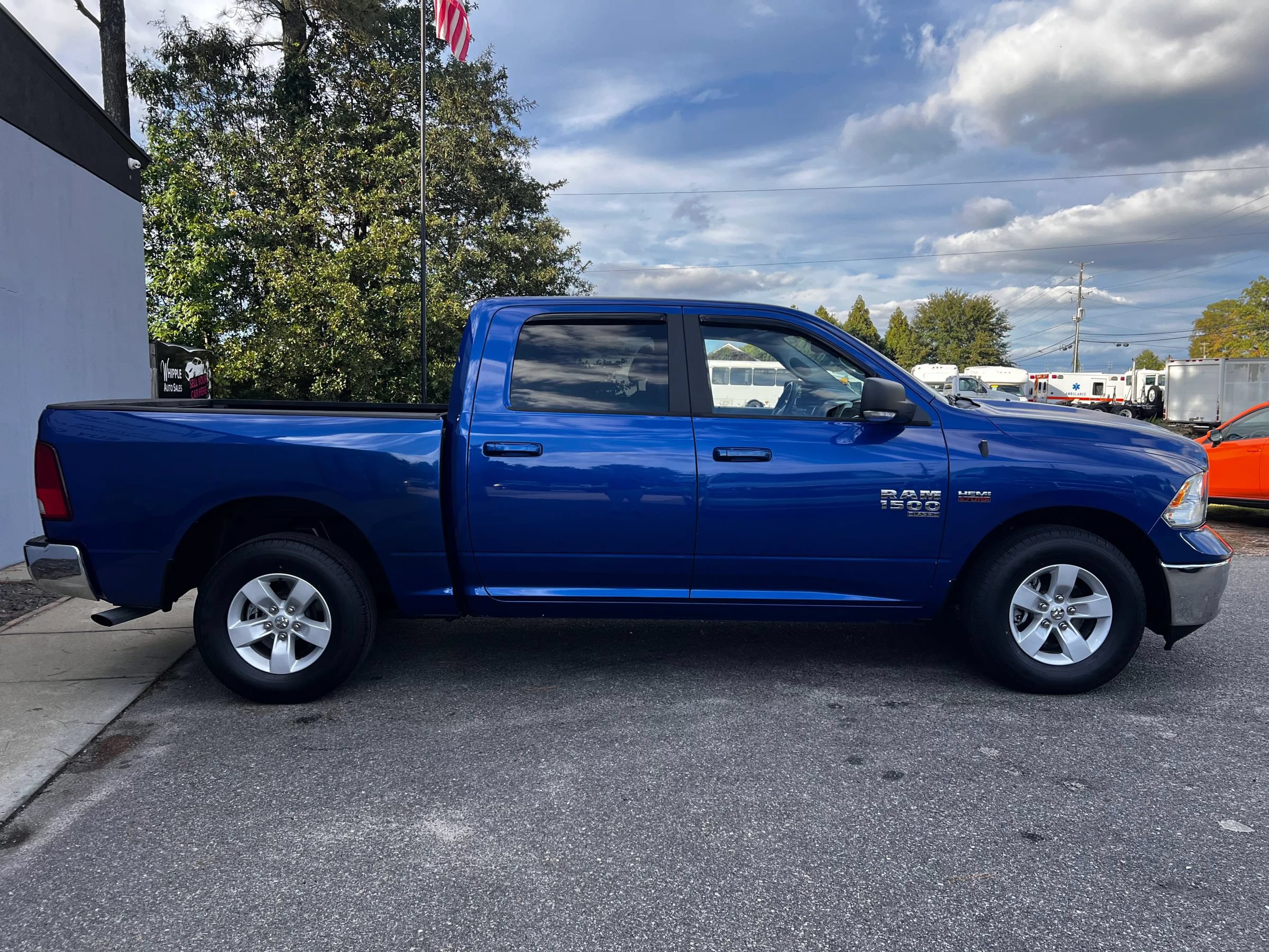 Used 2019 RAM 1500 Classic SLT w/ Luxury Group RWD image 4