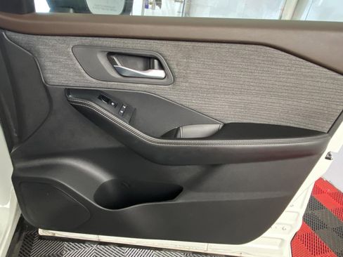 Used 2021 Nissan Rogue SV image 7