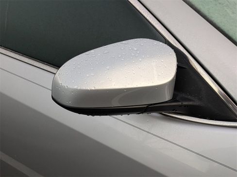 Used 2014 Toyota Camry XLE image 9