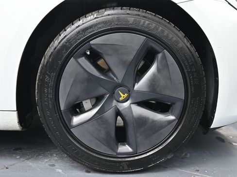 Used 2019 Tesla Model 3 Mid Range image 13