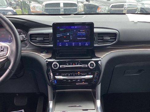 Used 2021 Ford Explorer Limited w/ Equipment Group 301A image 18