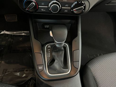 Used 2025 Kia Soul LX w/ LX Technology Package FWD image 40