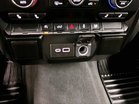 Used 2021 Chevrolet Silverado 1500 LT AWD/4WD image 26