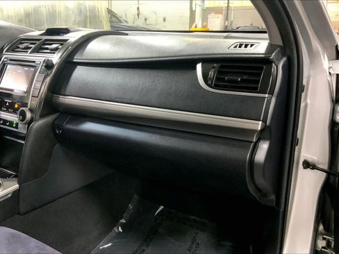 Used 2012 Toyota Camry SE image 19
