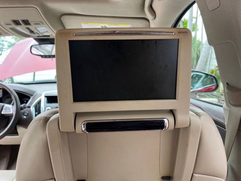 Used 2010 Cadillac SRX Luxury image 36