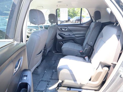 Used 2019 Chevrolet Traverse LT FWD image 16