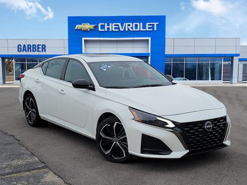Used 2024 Nissan Altima 2.5 SR w/ SR Premium Package AWD/4WD image 1