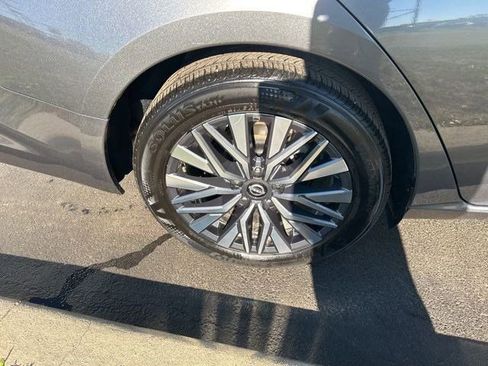 Used 2024 Nissan Altima 2.5 SV image 42