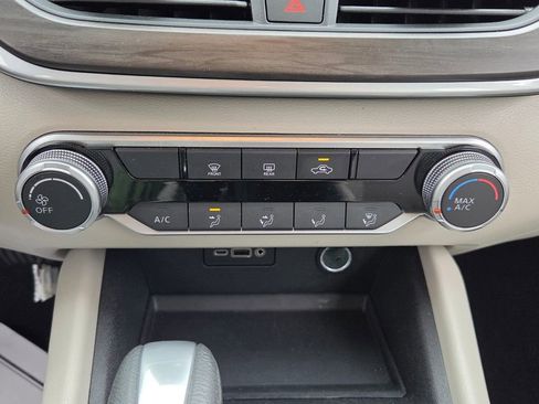 Used 2025 Nissan Altima 2.5 SV image 19