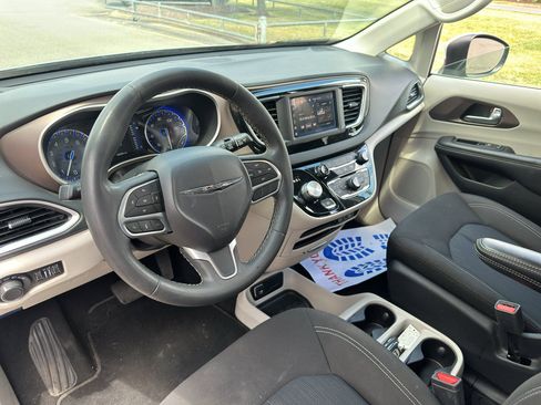 Used 2023 Chrysler Voyager LX FWD image 16