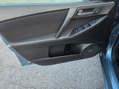 Used 2011 MAZDA MAZDA3 i Touring FWD image 10