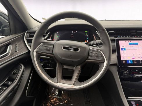 Used 2023 Jeep Grand Cherokee 4WD 4xe w/ Luxury Tech Group II image 12