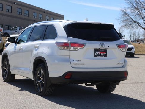 Used 2016 Toyota Highlander XLE image 11