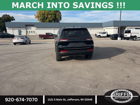 New 2025 Jeep Grand Cherokee Limited w/ Luxury Tech Group II image 11