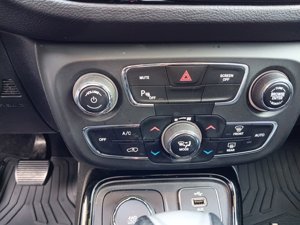 Used 2018 Jeep Compass Limited w/ Safe & Security Group AWD/4WD image 22