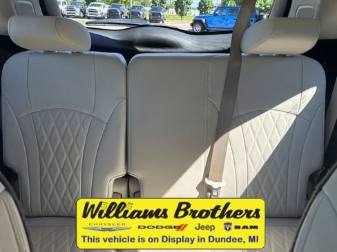 Used 2023 Buick Enclave Avenir w/ Avenir Technology Package image 27