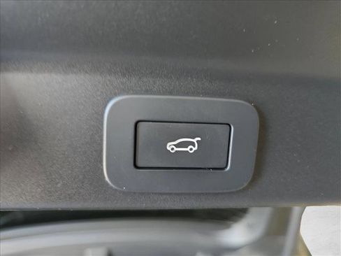 Certified 2025 Jaguar F-PACE R-Dynamic S image 13