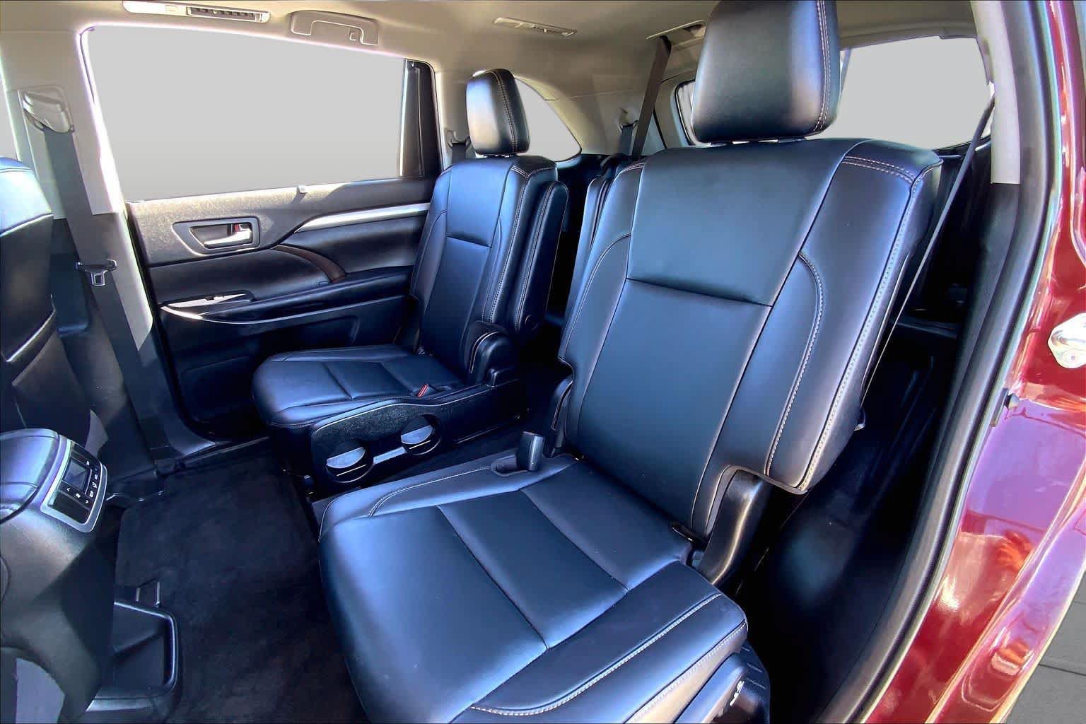 Used 2019 Toyota Highlander XLE FWD image 20