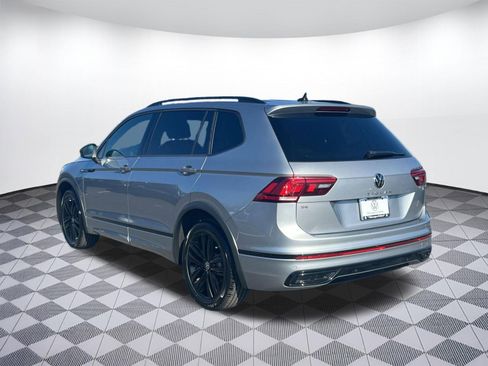 Used 2022 Volkswagen Tiguan SE R-Line image 3
