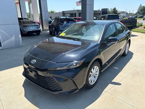 Used 2025 Toyota Camry LE AWD/4WD image 3