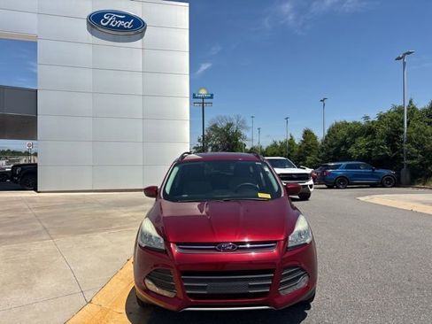 Used 2016 Ford Escape SE w/ Equipment Group 201A FWD image 8