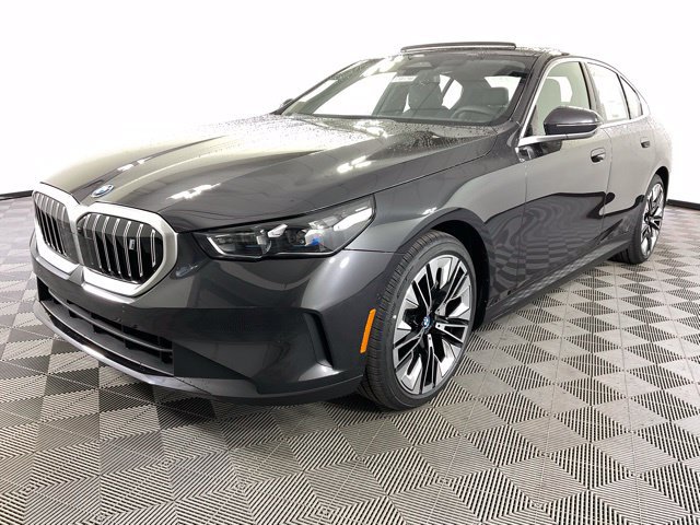 Used 2025 BMW i5 xDrive40 w/ Premium Package AWD/4WD image 2