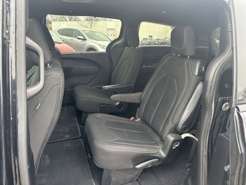 Used 2019 Chrysler Pacifica Touring Plus w/ S Appearance Package image 15