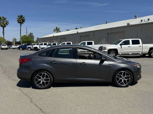 Used 2018 Ford Focus SEL FWD image 11