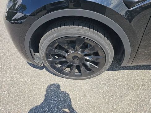 Used 2023 Tesla Model Y Long Range AWD/4WD image 9