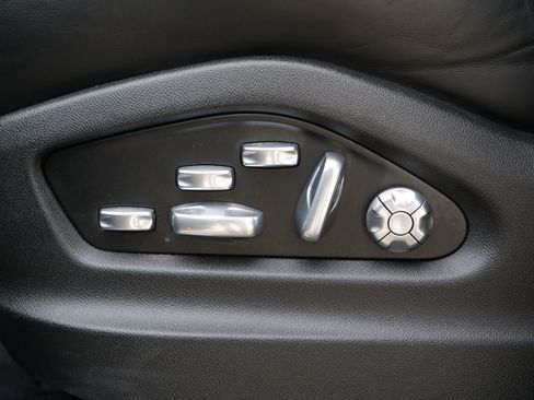 Used 2020 Porsche Cayenne Turbo S image 20