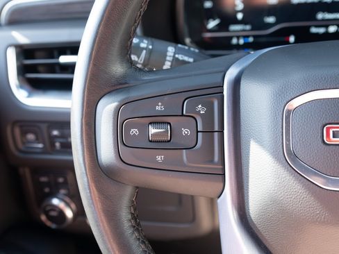 Used 2023 GMC Yukon SLT AWD/4WD image 6
