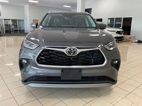 Used 2022 Toyota Highlander Platinum AWD/4WD image 2