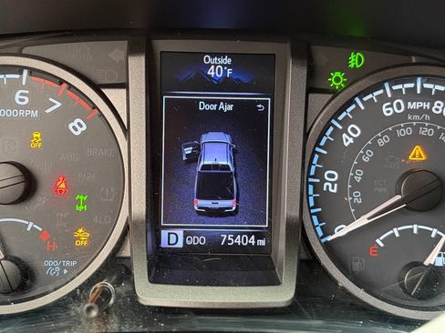 Used 2019 Toyota Tacoma TRD Sport w/ TRD Premium Sport Package AWD/4WD image 30