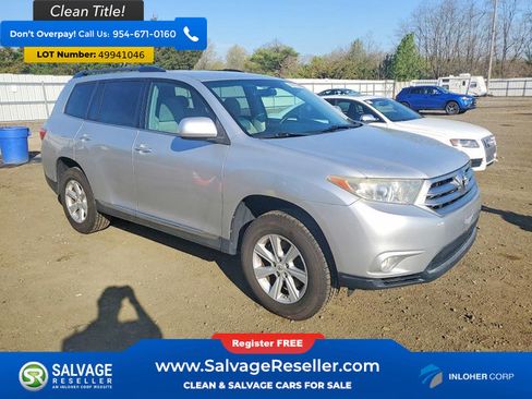 Used 2013 Toyota Highlander Plus AWD/4WD image 5