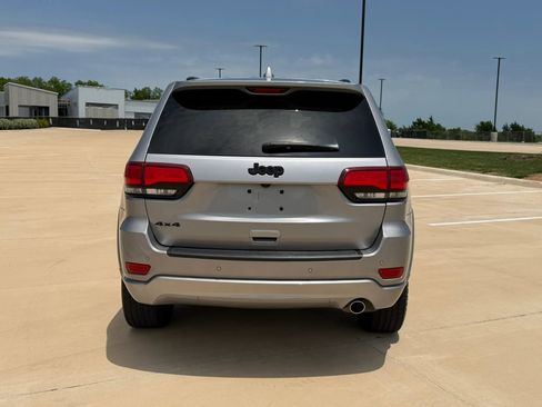 Used 2020 Jeep Grand Cherokee Altitude AWD/4WD image 5