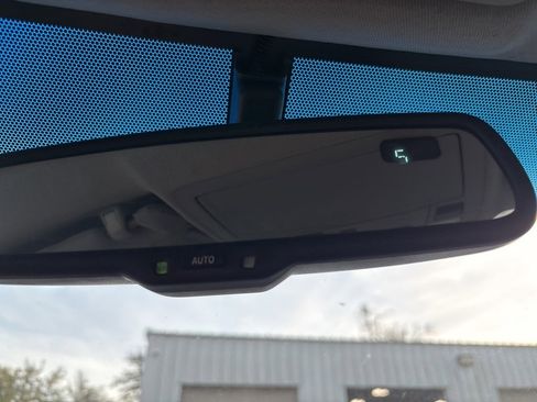 Used 2012 Toyota Camry XLE w/ Leather Pkg image 22