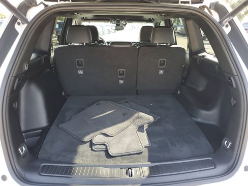 Used 2023 Jeep Grand Cherokee Altitude image 6